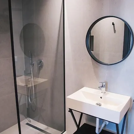 Che Apartment *